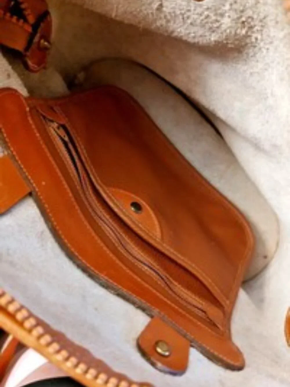 Auth Dooney Bourke Vintage AWL NORFOLK CASE Shoulder Bag Bone & Tan USA READ